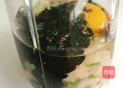 Illustration of how to make black rice sausage 6