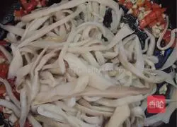 Hand-shreded king oyster mushrooms Practice illustration 10