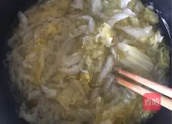 Illustration of how to make pickled cabbage, vermicelli and frozen tofu 3