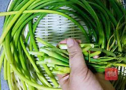 Illustration of how to make fried meat with garlic sprouts 9