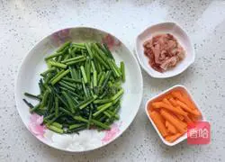 Illustration of how to stir-fry shredded pork with chives 2