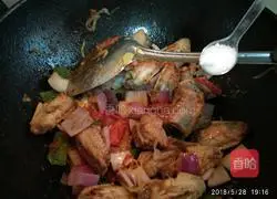 Illustration of how to make potatoes and carrots stewed with chicken and ribs 15