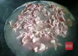 Illustration of how to stir-fry pork tongue 3