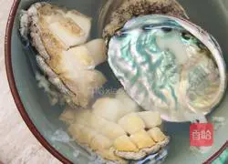 Illustration of how to make abalone in golden soup 3