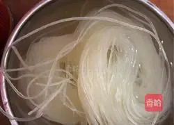 Illustration of making rice noodles 4