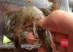 Illustration of how to make fried shrimps with broccoli 4