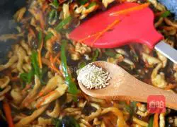 Illustration of how to make fish-flavored shredded chicken 18