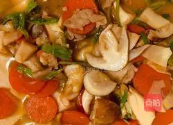 Illustration of how to make Scalloped Mushrooms, Fresh Bamboo Shoots and Fried Sliced Pork Bento 3