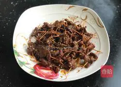 An illustration of how to make beef with toothpicks 10