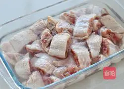 Illustration of how to make steamed chicken wings with black bean sauce 1