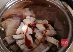 Illustration of how to cook pork belly with mushrooms 3