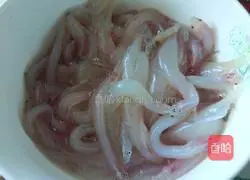 Illustration of how to make fried noodle fish 1