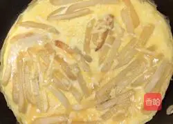 Illustration of how to make French fries and omelette rice (fried rice with French fries, egg and bacon) 4