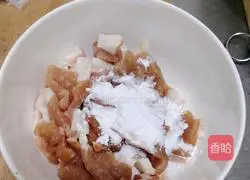 Illustration of how to stir-fry pork with large chili and dried tofu 2 