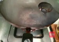 Illustration of Braised Chicken with Mushrooms and Yellow Potatoes 3