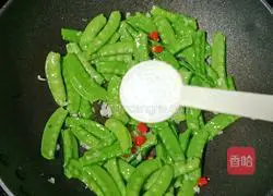 Beef Illustration of making snow pea bento 10