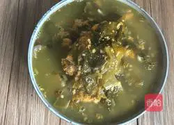 Illustration of how to make caviar and pickled cabbage soup 11