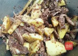 Illustration of how to make crispy bone potatoes steamed with rice flour 4