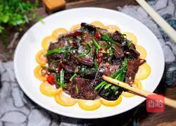  Illustration of how to stir-fry pig blood with leeks 11