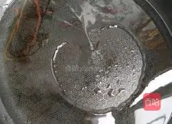 Illustration of how to make bacon-wrapped enoki mushrooms 7