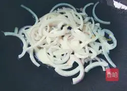 Illustration of how to make shrimp skin and onion shreds 2