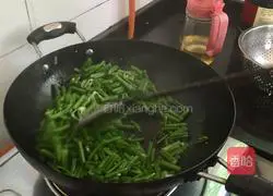 Illustration of how to make stir-fried shredded pork with Hu Qin 16