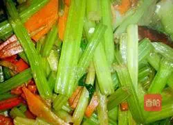 Illustration of how to make spicy celery 7