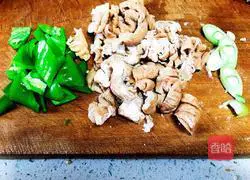 Illustration of how to make fried sausage with hot pepper 2