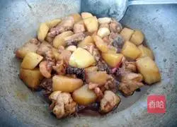 Illustration of how to make chicken stewed with potatoes 10