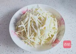 Illustration of how to make potato shreds moistened with oil 4