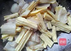 Illustration of how to make braised pork with yuba 8