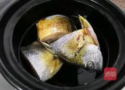 Illustration of how to cook fish in soy sauce 3