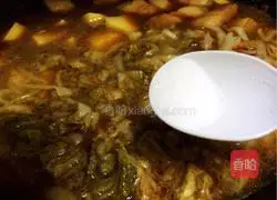 Illustration of how to make braised pork, stewed with potatoes and sauerkraut 9