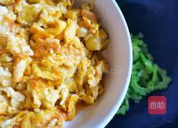 Illustration of how to make bitter melon and scrambled eggs, a must-have in summer to clear away heat and relieve heat 7