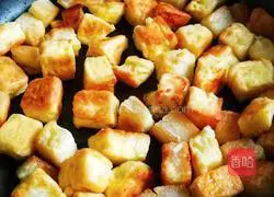 Illustration of how to make cumin ham steamed buns 6