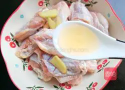 Illustration of how to make spicy and crispy chicken wings 5