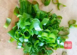 Illustration of how to fry shrimps using oil 2