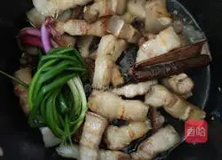 Illustration of making braised pork with soy sauce 2