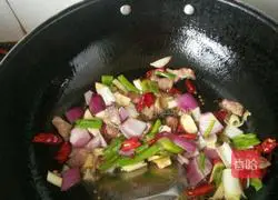 Illustration of how to make pork stewed vermicelli 7