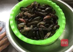 Illustration of how to make garlic crayfish 2