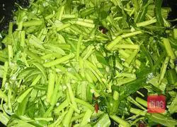 Hot and sour water spinach recipe 4
