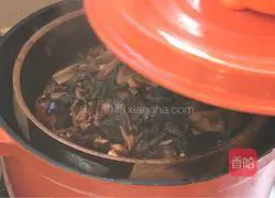 Illustration of how to steam pork ribs with black bean sauce 11 