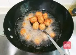 Illustration of how to make golden meatballs 14