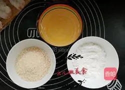 Illustration of the home-made method of eating two shrimps 7