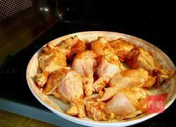  Illustration of how to make cumin chicken wing roots 6