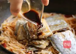 Illustration of how to make radish ribbon fish 11