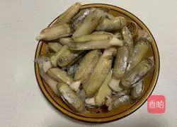 Illustration of how to make spicy fried razor clams 1