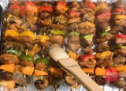 Illustration of how to make skewers of chicken, fruits and vegetables 16