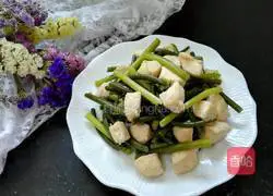 How to stir-fry diced chicken with garlic sprouts Illustration 12