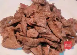 Illustration of how to stir-fry pork liver with garlic sprouts 8